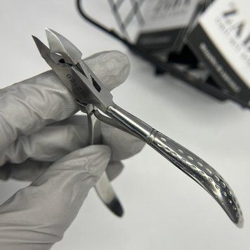 Кусачки манікюрні заусеничні рифлена ручка 02-215 02-215 фото
